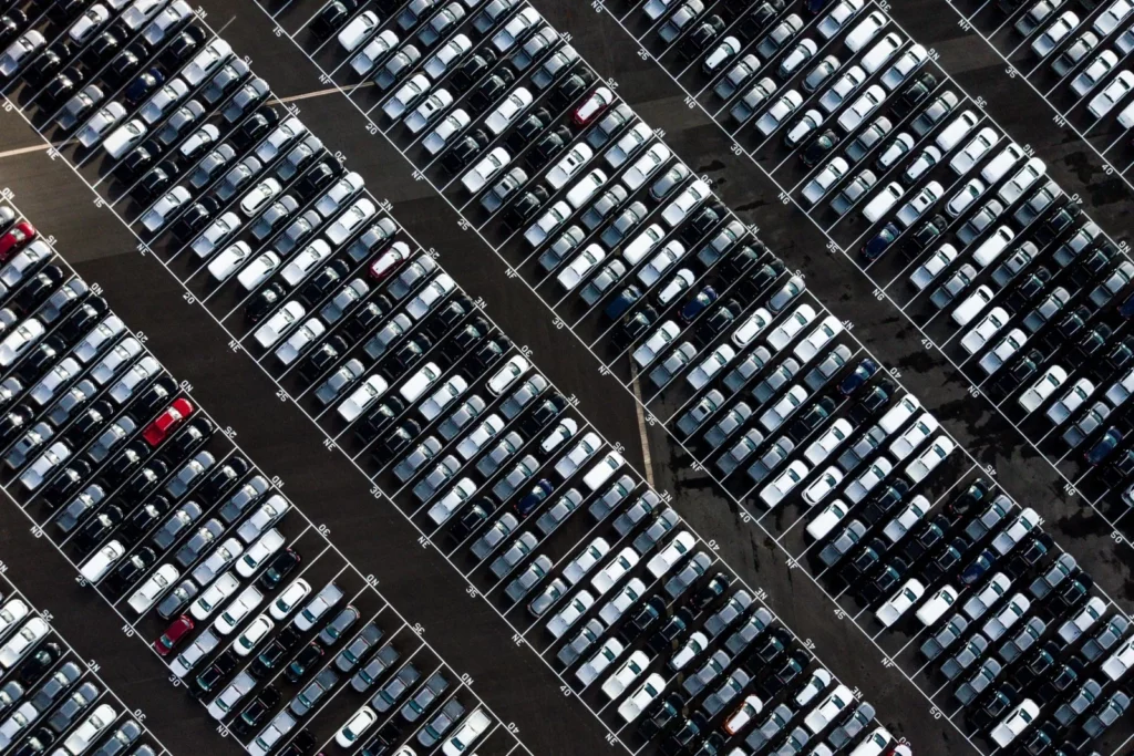 Niemieckie samochody parking dla importowanych pojazdy