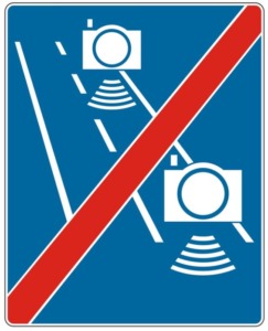 Koniec odcinka drogi z odcinkowym pomiarem prędkości.